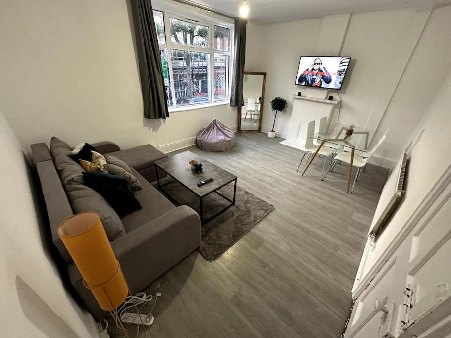 Spectacular 2 Bedroom On Tower Bridge Londres Extérieur photo