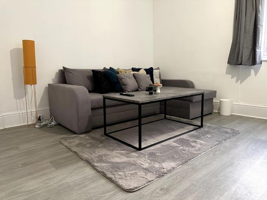 Spectacular 2 Bedroom On Tower Bridge Londres Extérieur photo