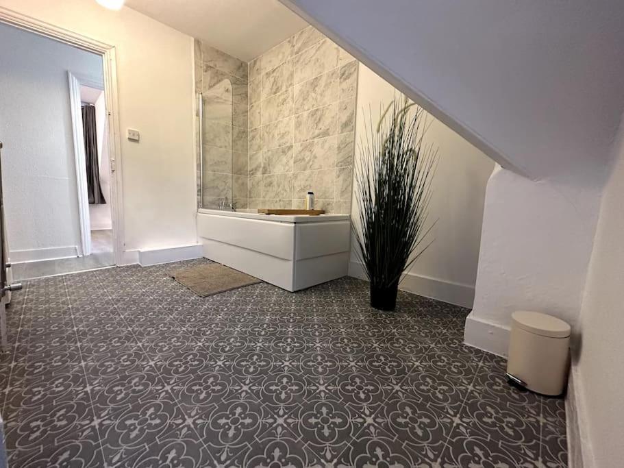 Spectacular 2 Bedroom On Tower Bridge Londres Extérieur photo
