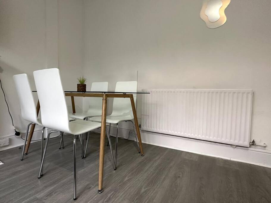 Spectacular 2 Bedroom On Tower Bridge Londres Extérieur photo